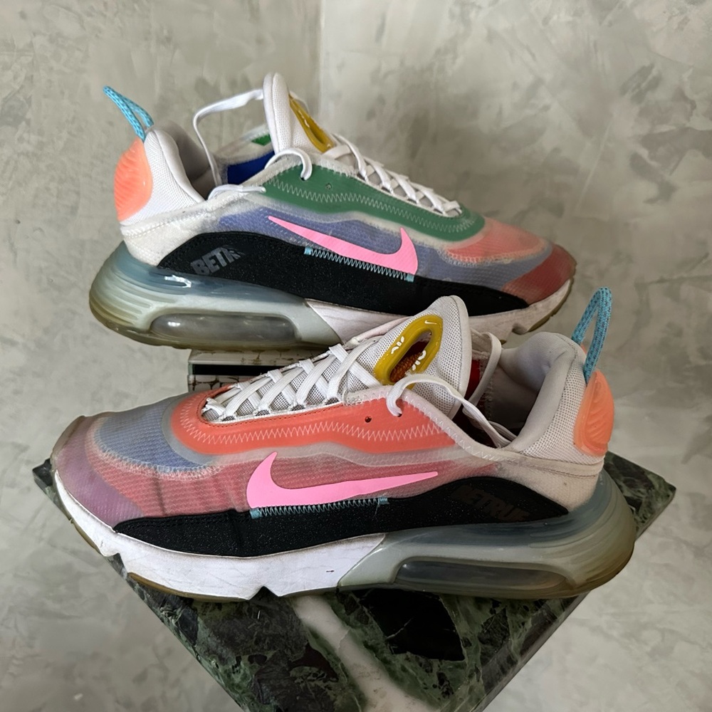 Nike Multicolor Gradient Low-Top Sneakers with Pink Swoosh